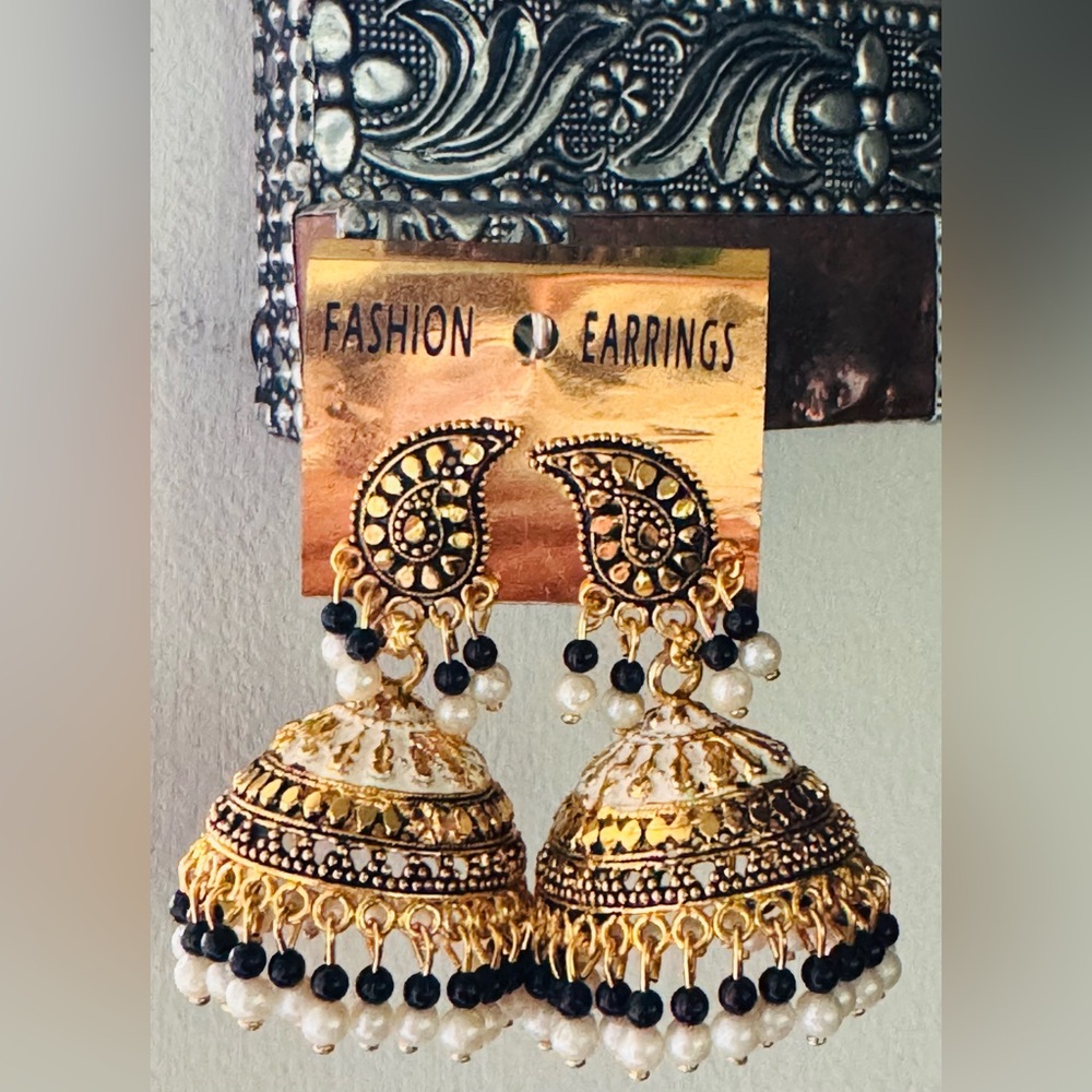 Stunning Antique Gold Plated Fashion Jumka Earrings with White/Black accents